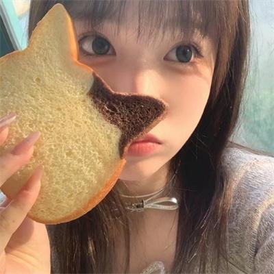 黑暗中的两个人